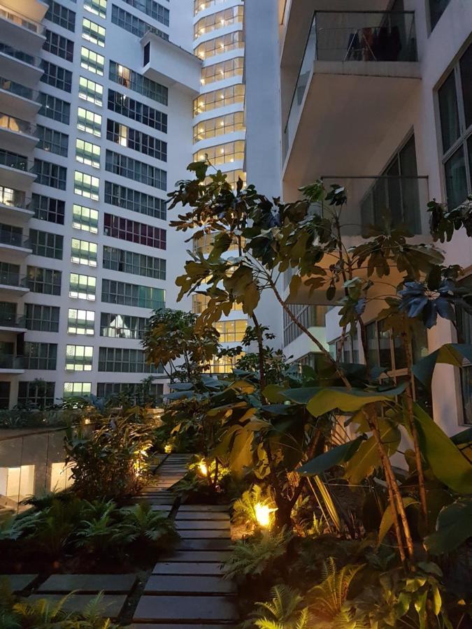 Starsbed Klcc Skyview Roof Pool Hostel クアラルンプール エクステリア 写真