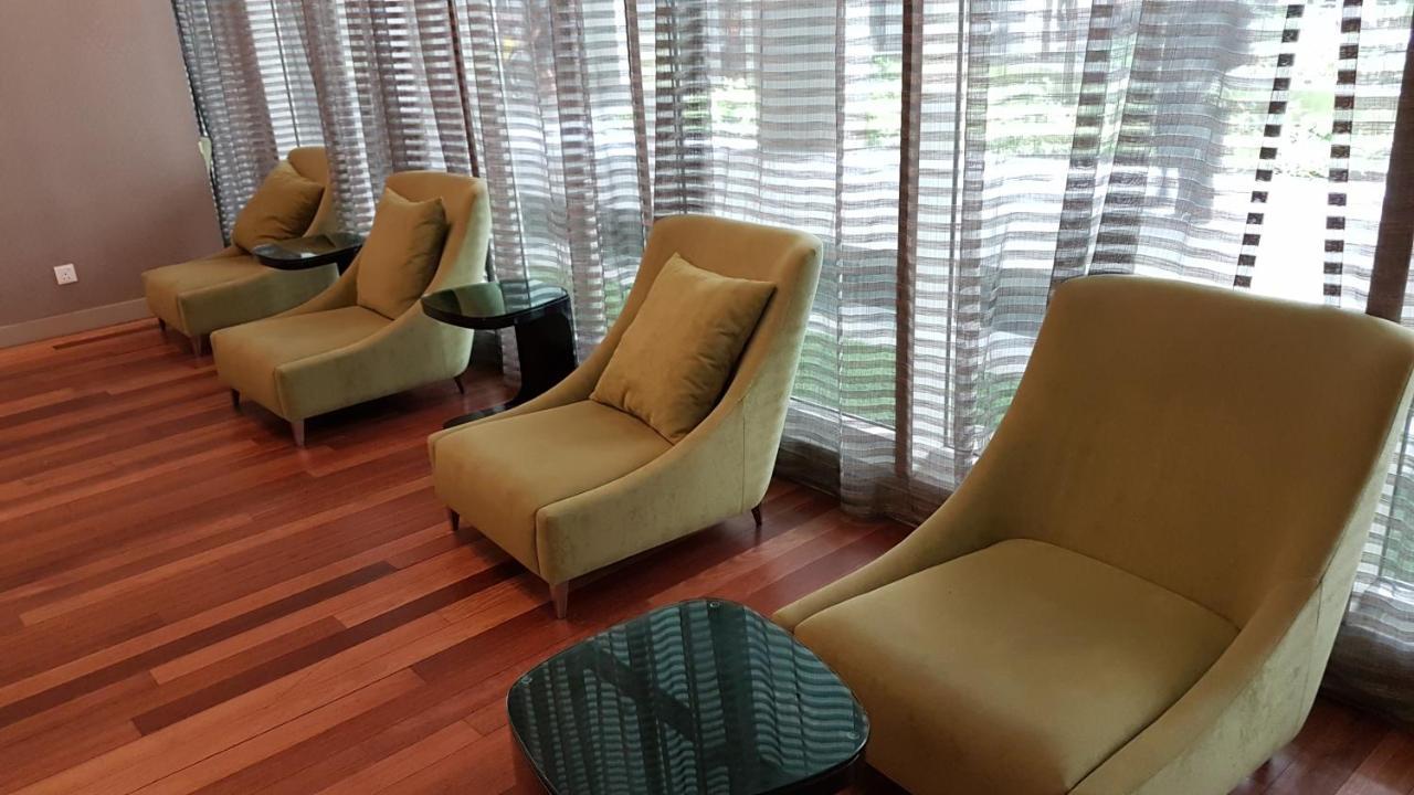 Starsbed Klcc Skyview Roof Pool Hostel クアラルンプール エクステリア 写真