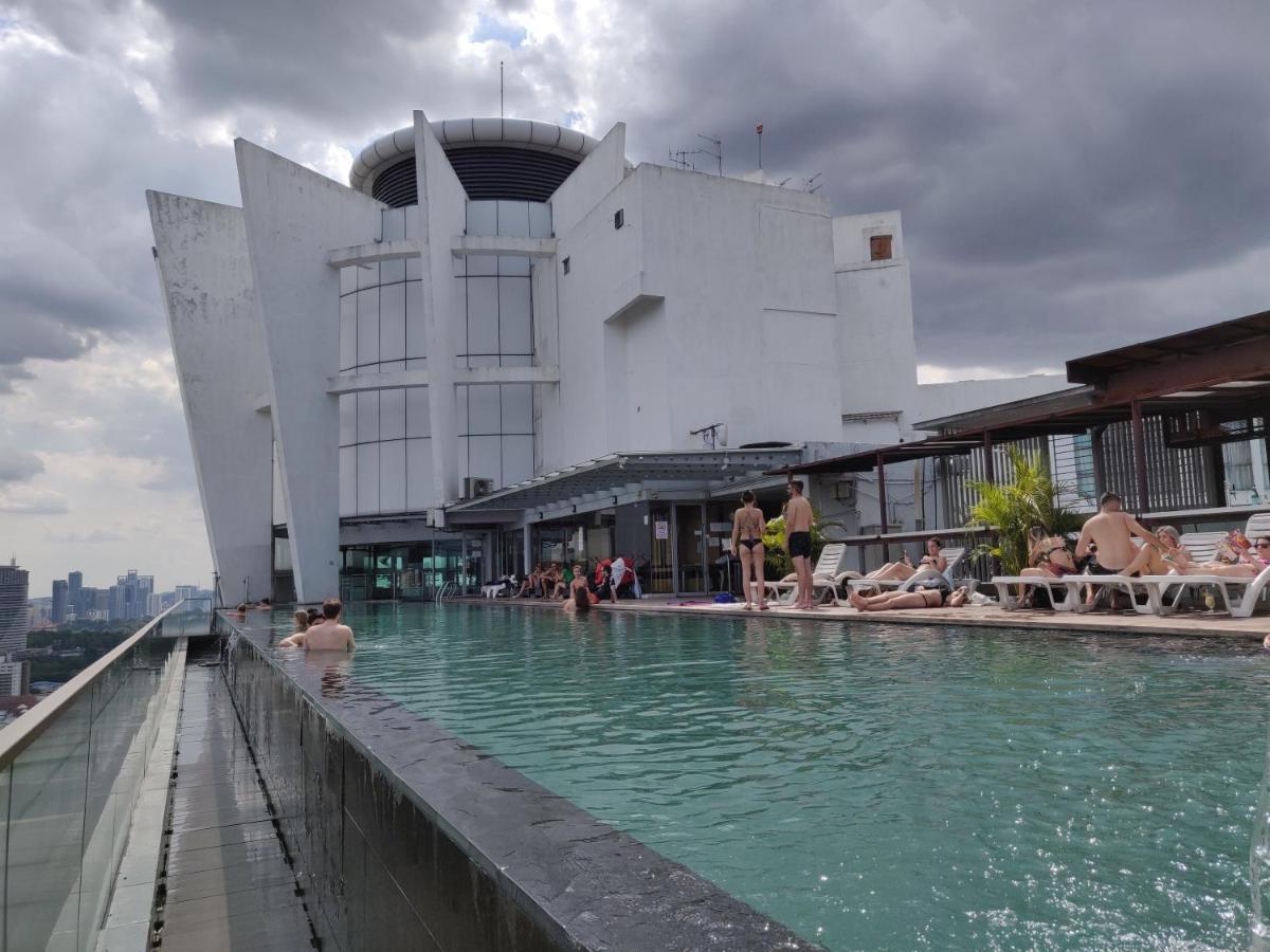 Starsbed Klcc Skyview Roof Pool Hostel クアラルンプール エクステリア 写真