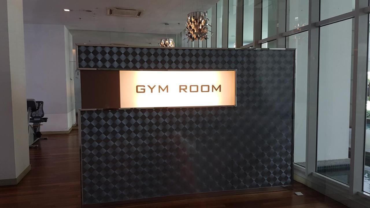 Starsbed Klcc Skyview Roof Pool Hostel クアラルンプール エクステリア 写真