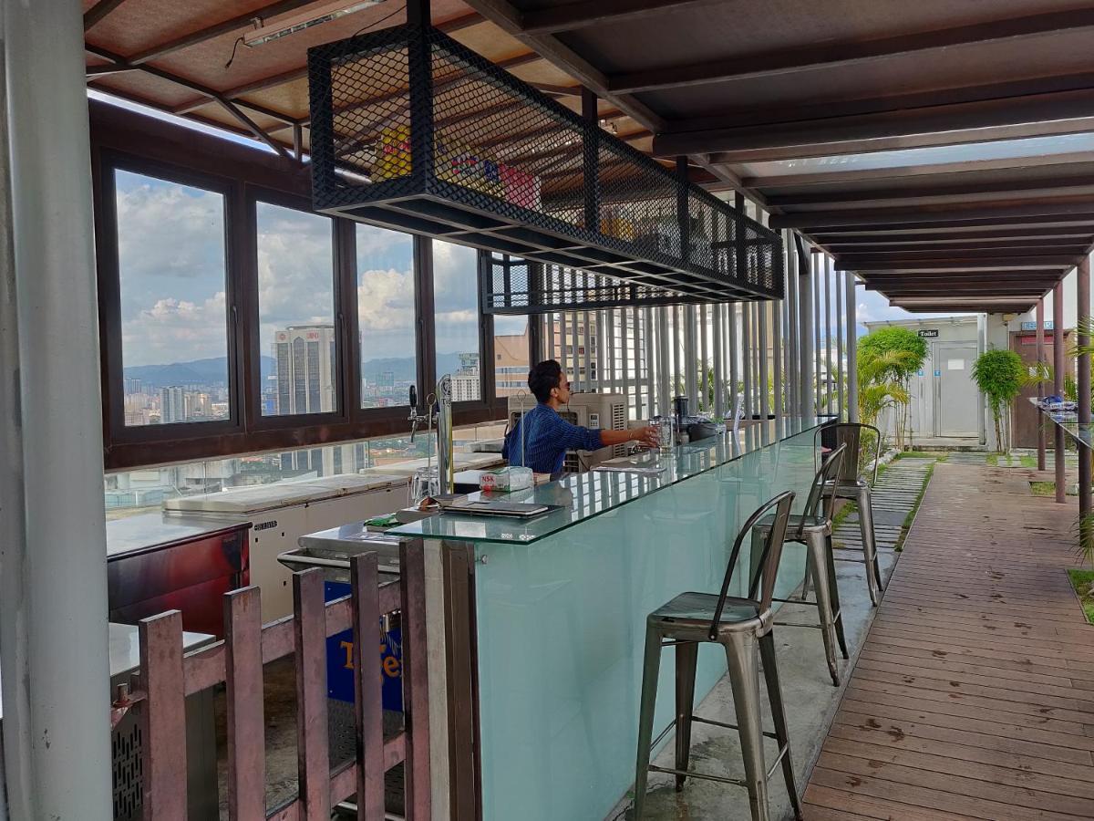 Starsbed Klcc Skyview Roof Pool Hostel クアラルンプール エクステリア 写真