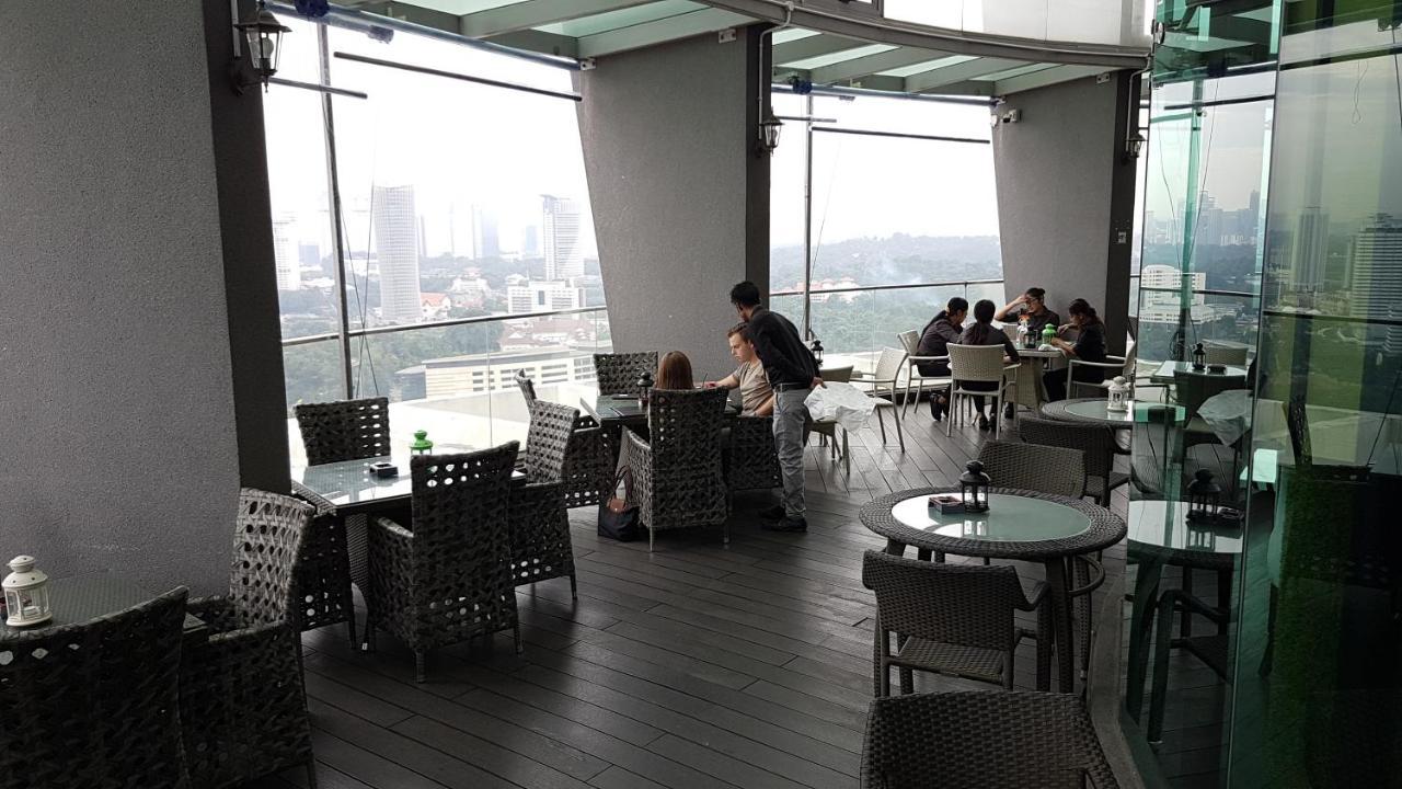 Starsbed Klcc Skyview Roof Pool Hostel クアラルンプール エクステリア 写真