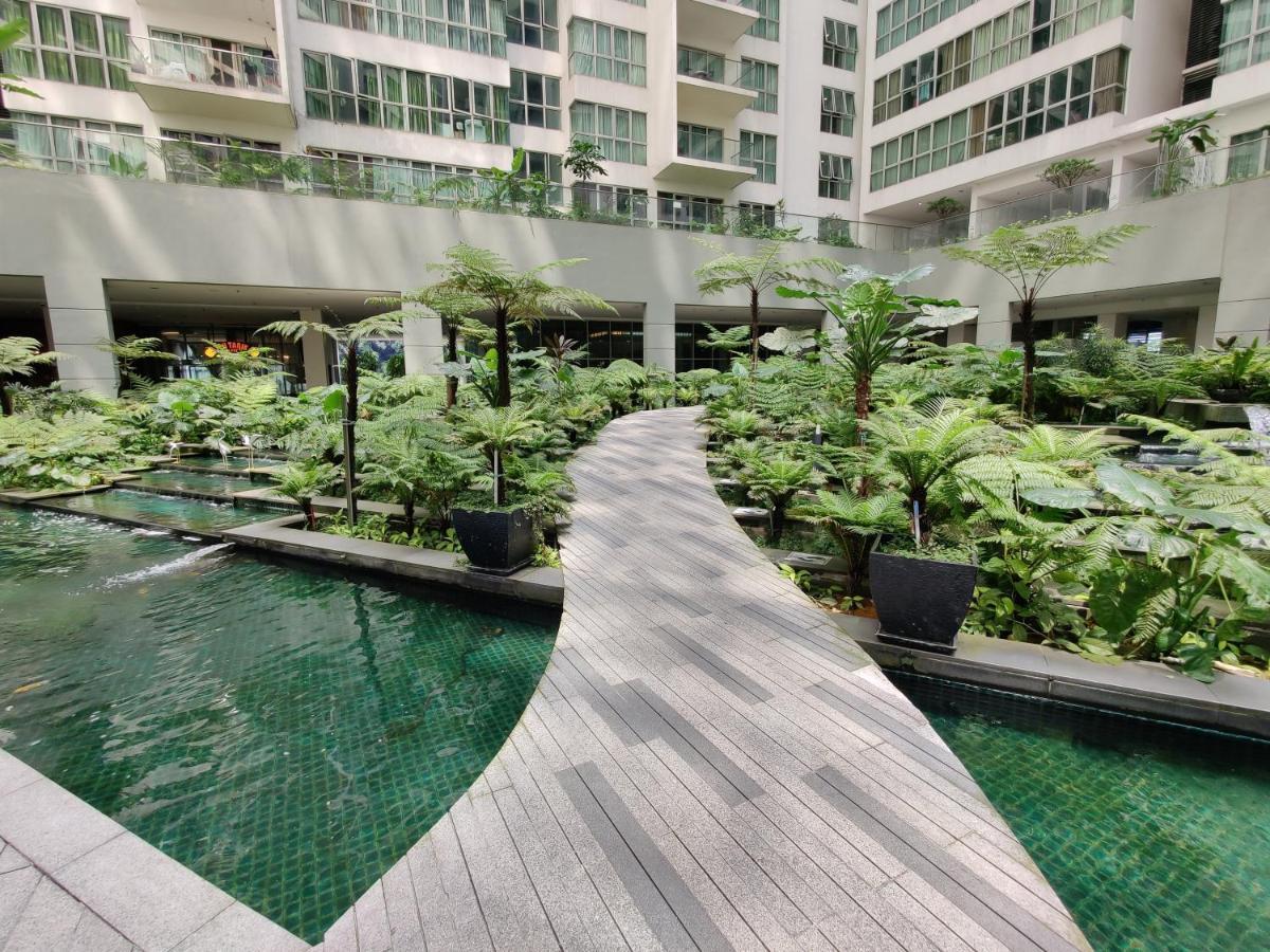 Starsbed Klcc Skyview Roof Pool Hostel クアラルンプール エクステリア 写真