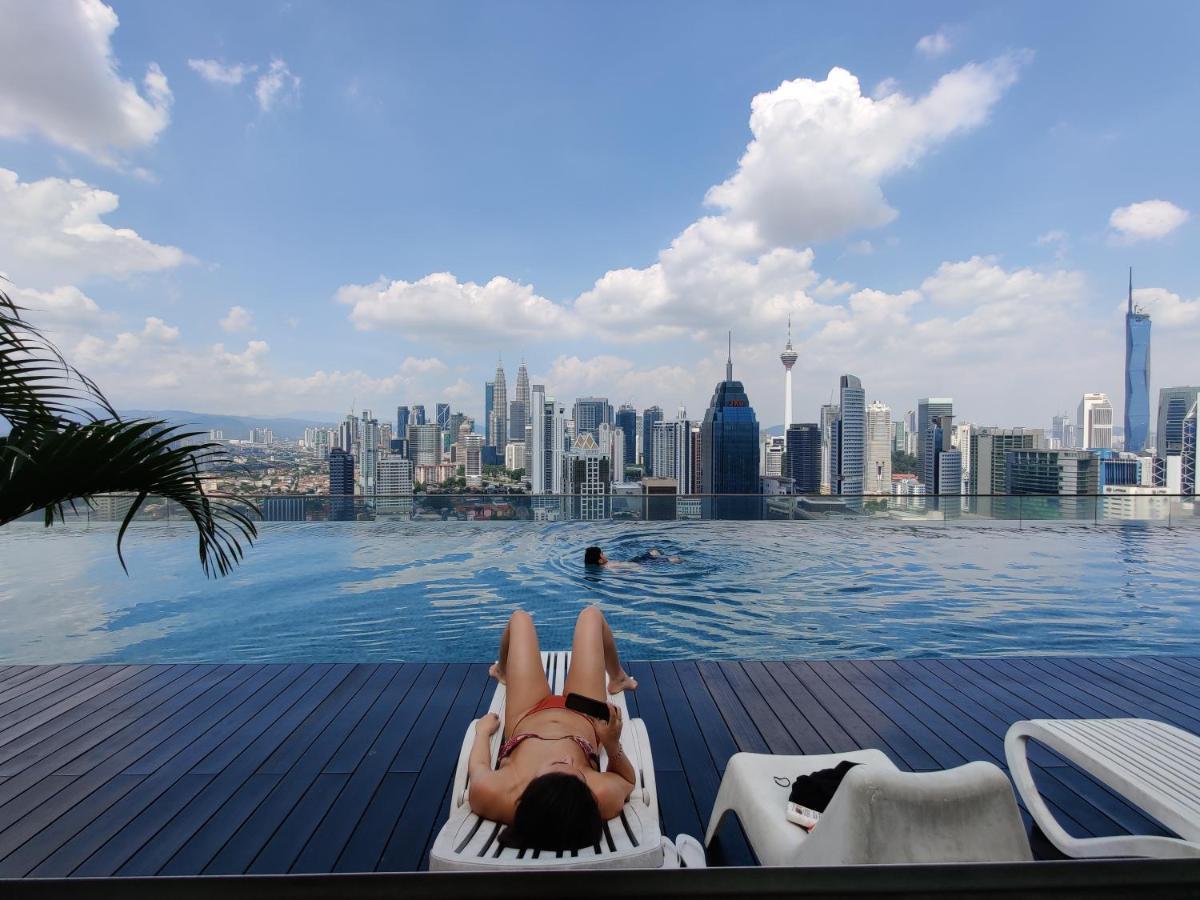 Starsbed Klcc Skyview Roof Pool Hostel クアラルンプール エクステリア 写真